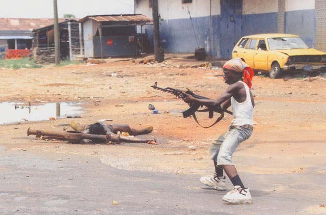 photo d'un enfant bourreau et victime